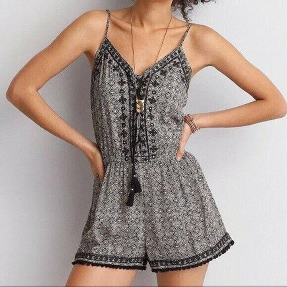 American Eagle Navy or Black and Cream Floral Romper Size Small